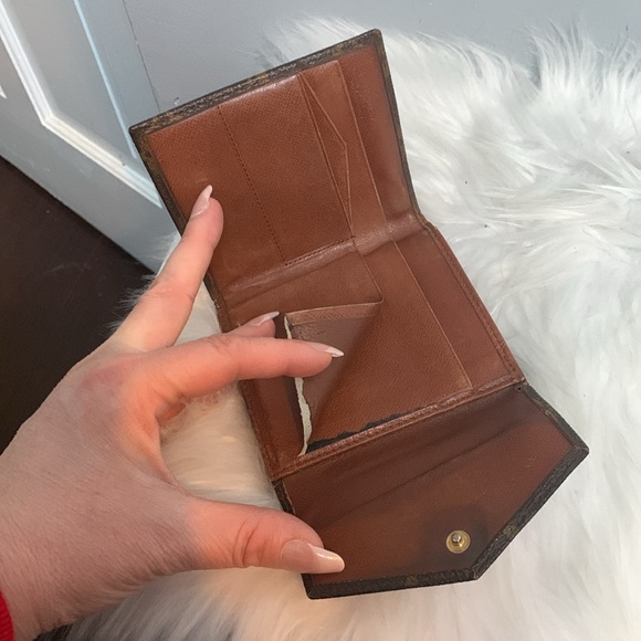 1988 authentic Louis Vuitton Elise wallet - rip inside - Picture 13 of 17